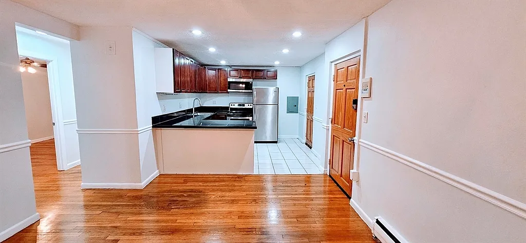 2 bed, 1.5 bath, 713 sqft, $2,475 — Photo 1