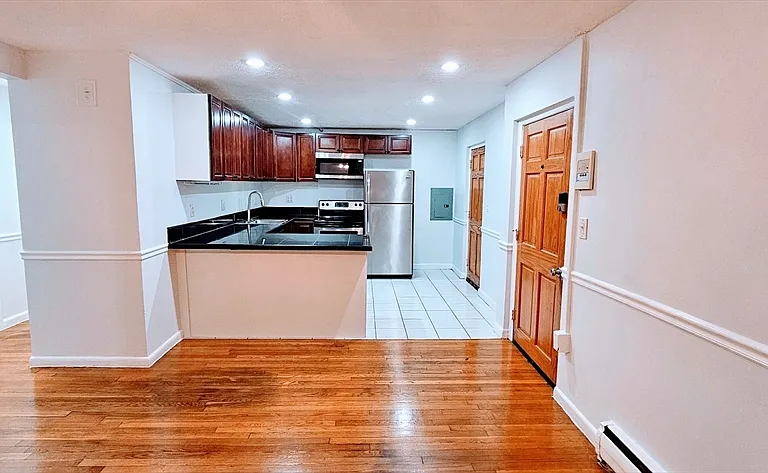 7 Oakcrest Rd #6 — Photo 1