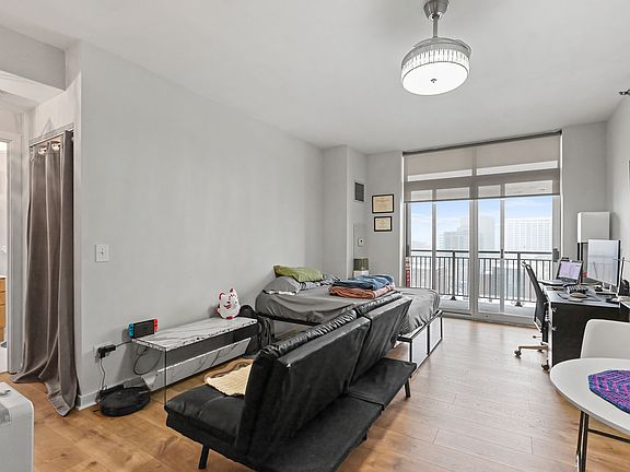 3rd image of 330 W Grand Ave APT 1505