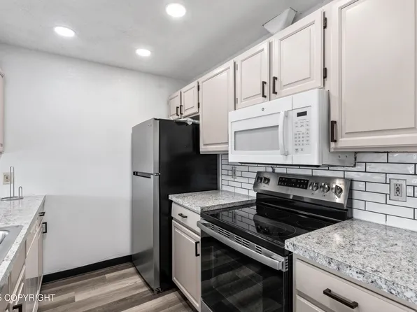4433 San Ernesto Ave #E205, Anchorage, AK 99508
