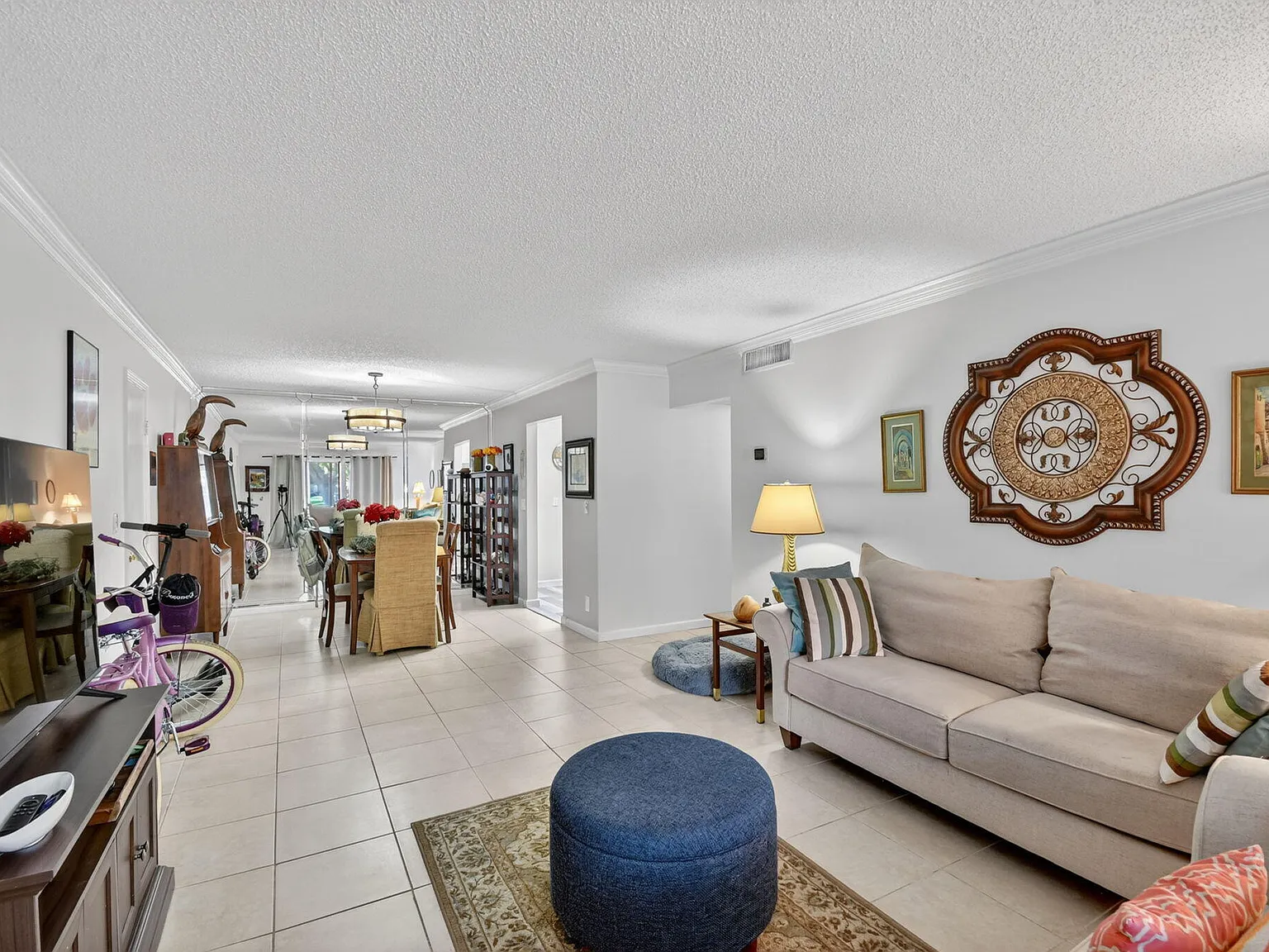 2 bed, 2.0 bath, 1008 sqft, $2,330 — Photo 1