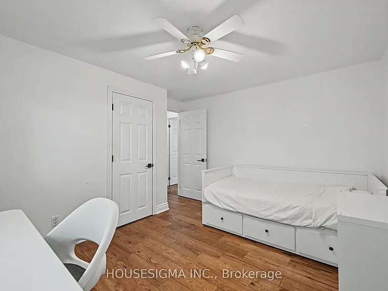 444 Withnell Cres — Photo 16