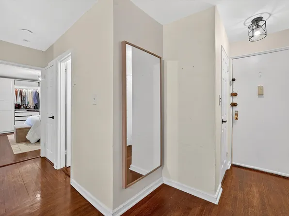 6495 Broadway image 23 of 32