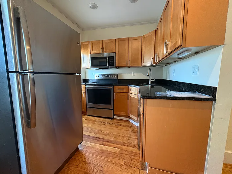 32 Main St #6 — Photo 4