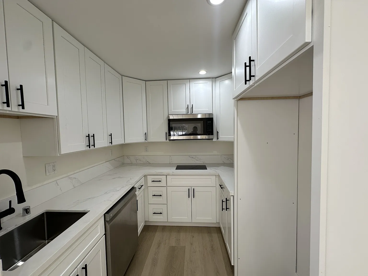 Studio, 400 sqft, $1,900 — Photo 3