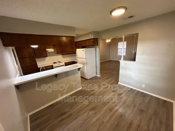 1116 N Nolan River Rd, Cleburne, TX