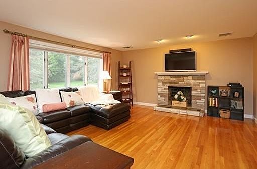 4th image of 4 Kimberley Dr