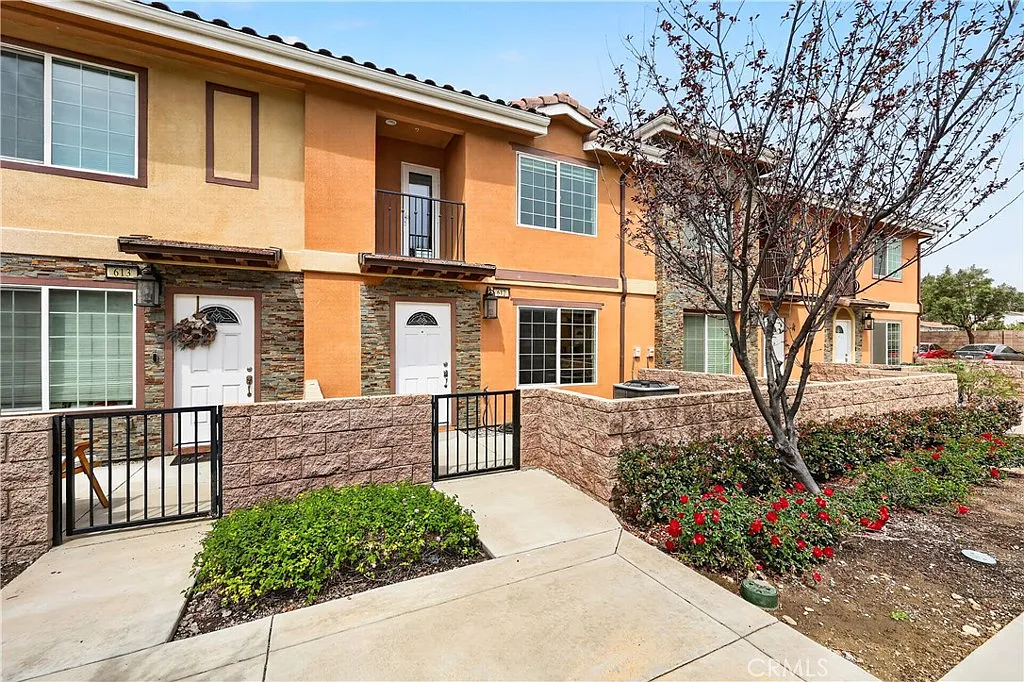 3 bed, 2.5 bath, 1465 sqft, $3,150 — Photo 1