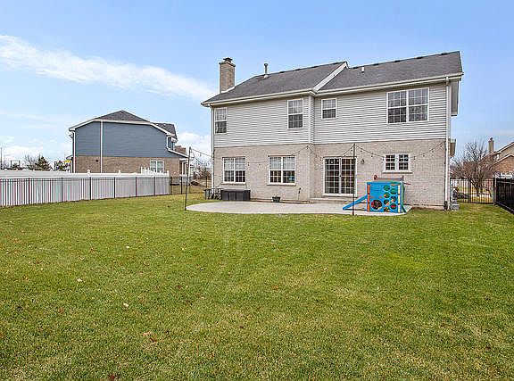 4th image of 15836 Crimson Dr