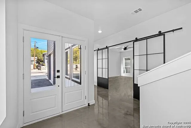 3 bed, 3.0 bath, 2016 sqft, $2,300 — Photo 4