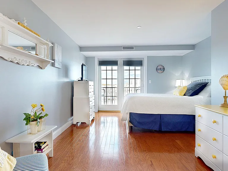 1 E Grand Ave #403 — Photo 11