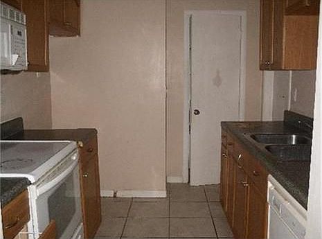4th image of 5034 SW 93rd Ave