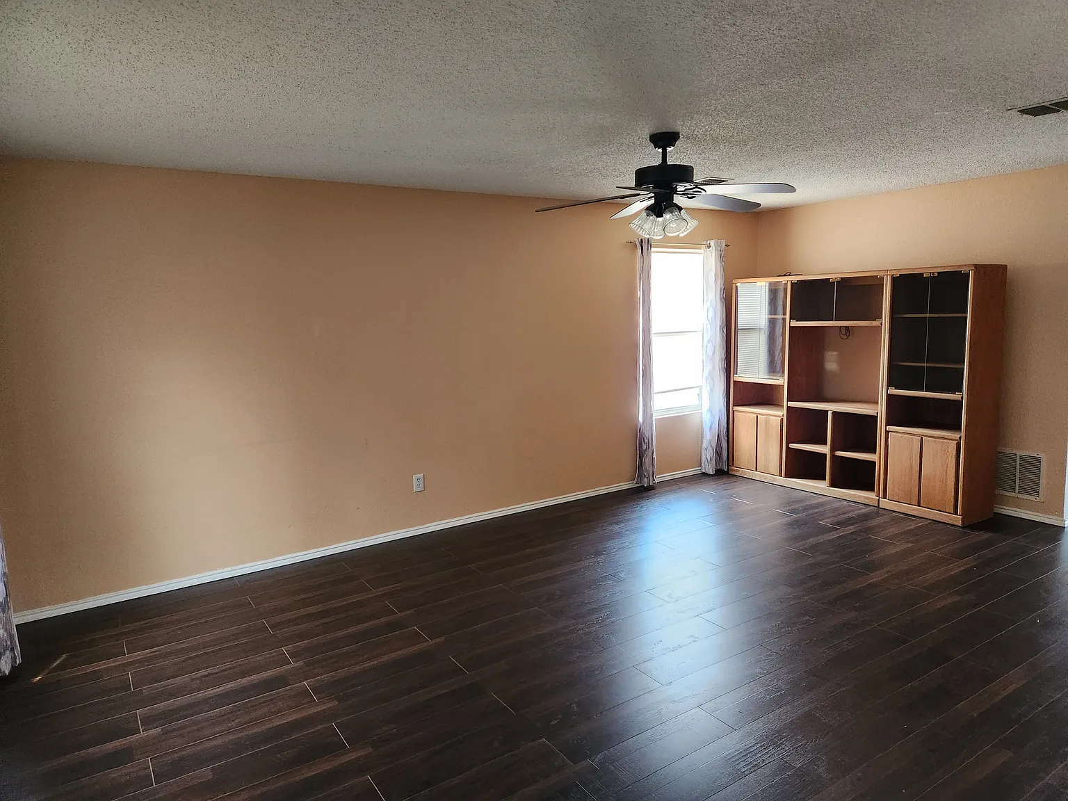 5 bed, 3544 sqft, $3,550 — Photo 4