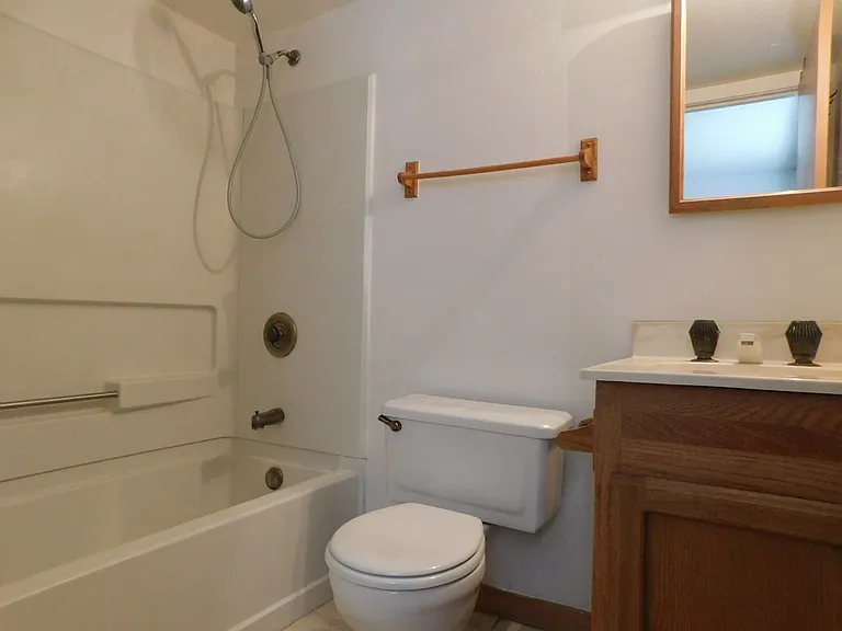 201 W Drummond Ave — Photo 9