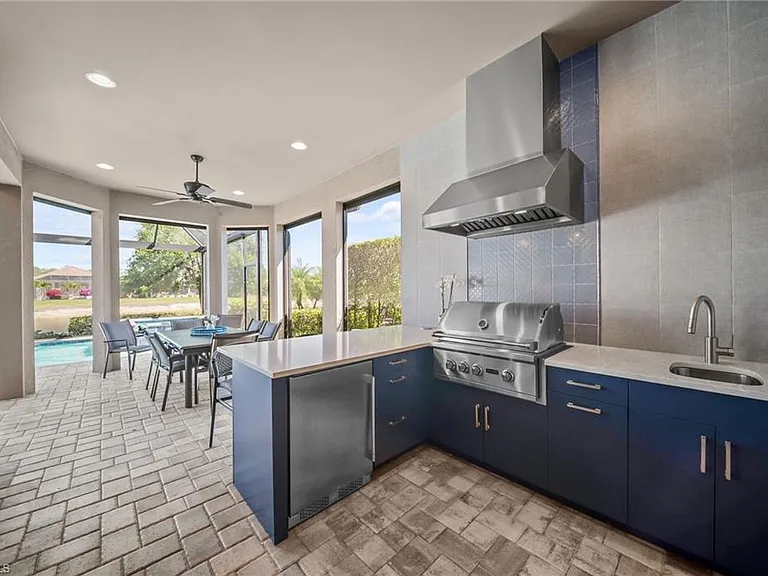 9361 Terresina Dr — Photo 27
