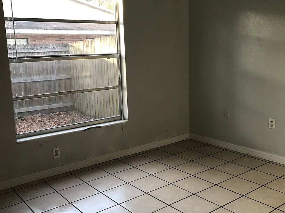 2nd image of 3304 SW 26th Ter APT C