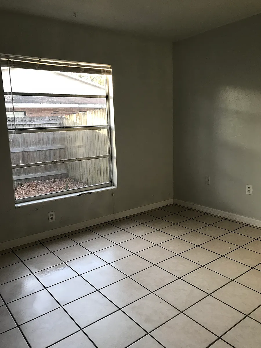 Building Photo - 3304 SW 26th Ter #C