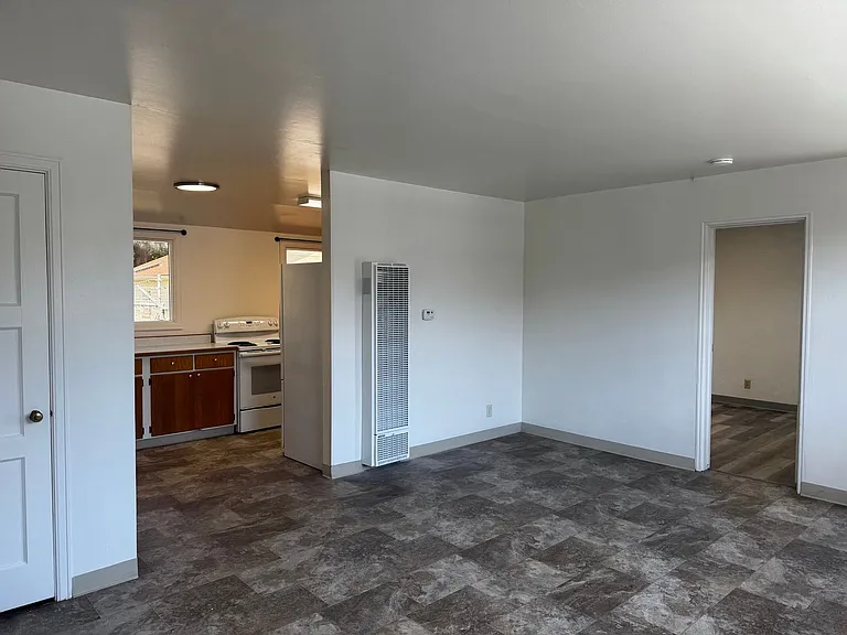 569 Main St — Photo 10