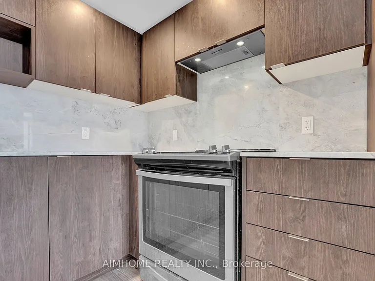 225 Village Green Sq #1006 — Photo 3