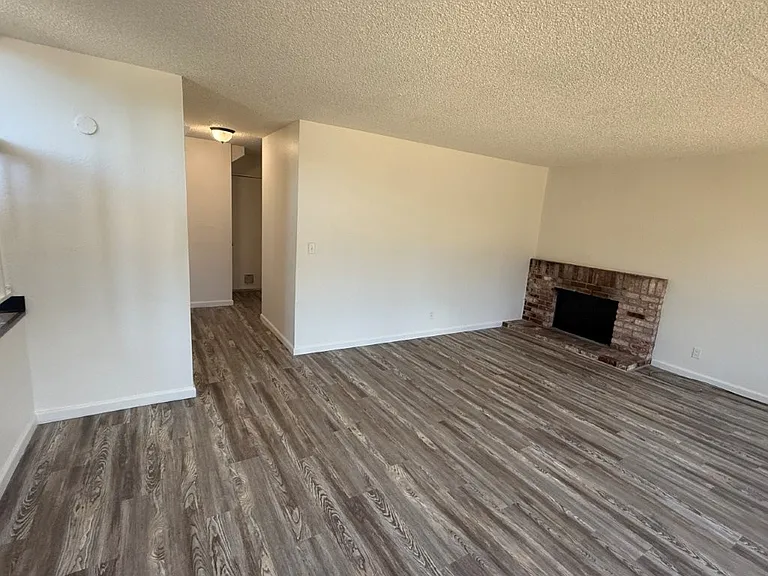 131 Glasgow Way — Photo 38