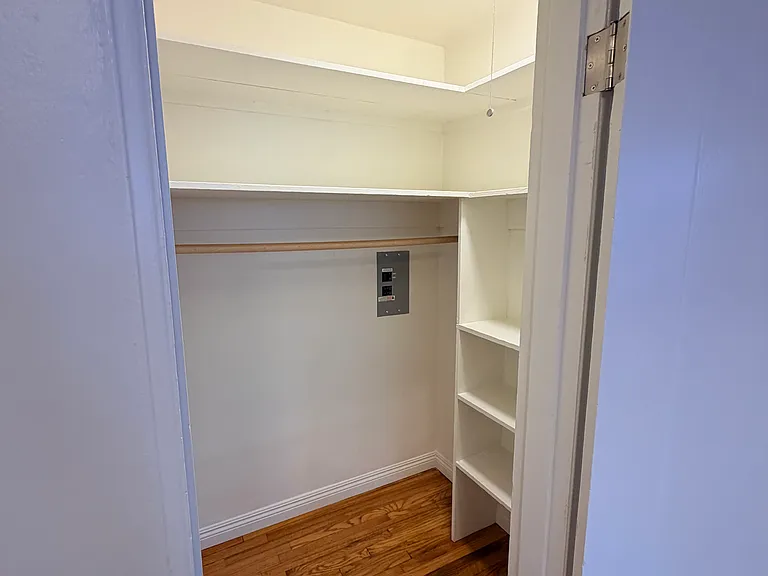 Sunset Park Apartments — Photo 24