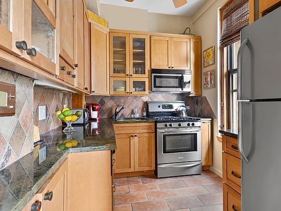 5th image of 135 W 79th St APT 4C