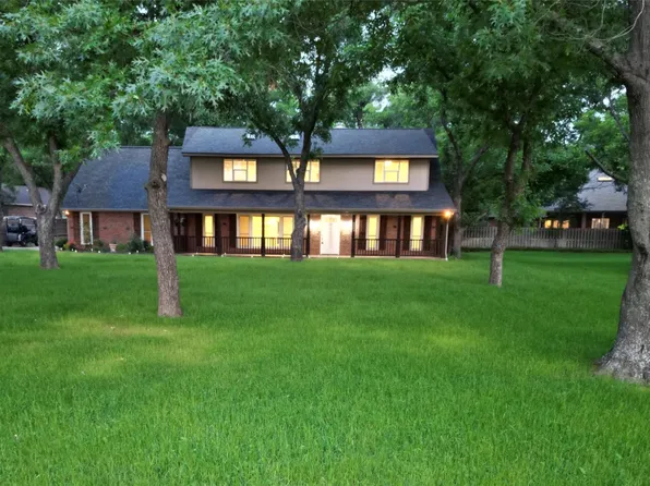 6003 Oakwood Ct, Granbury, TX 76049