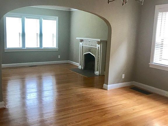 3rd image of 7344 Pershing Ave