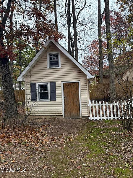 4th image of 4004 Lynwood Court