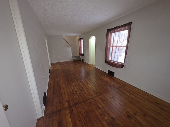 5th image of 815 E Henry St