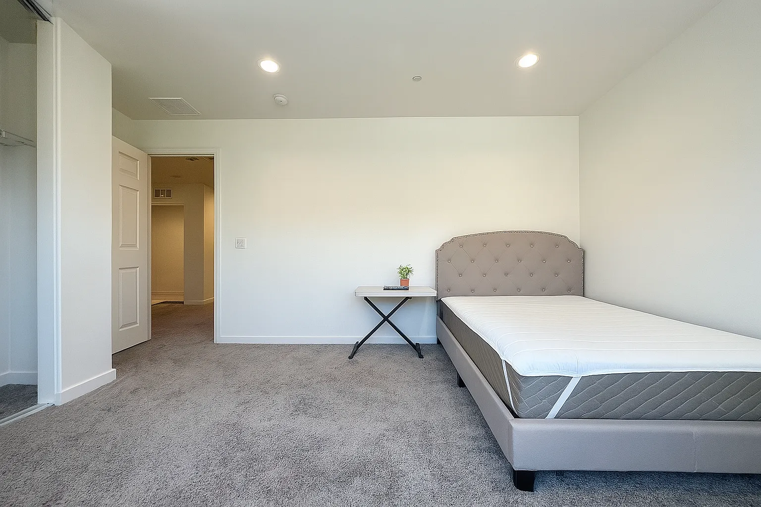 33 - 7492 Haystack Loop, Riverside, CA 92507 - 33 - 8 F2 Share Bath — Photo 1