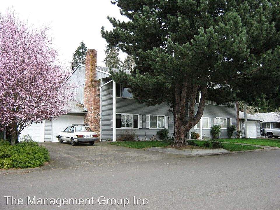 1st image of 3220 Edgewood Dr APT B