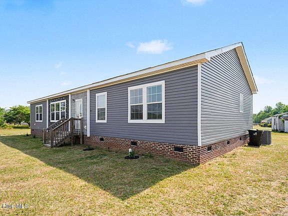 3rd image of 107 Cottonwood Court