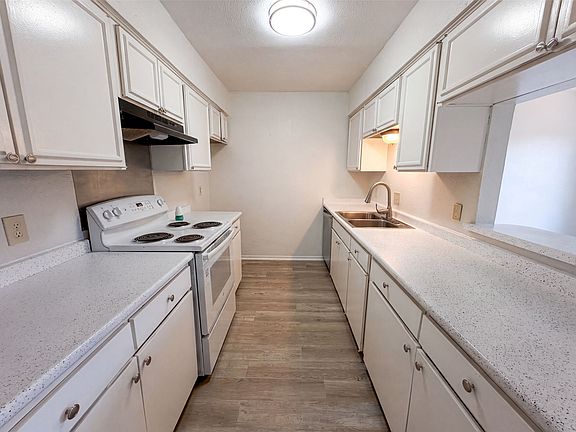 2nd image of 260 Rolling Hills Pl