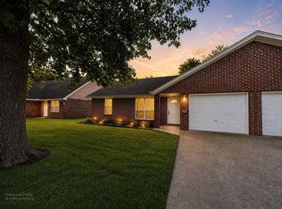 802 E Kara Ln, Rogers, AR 72758