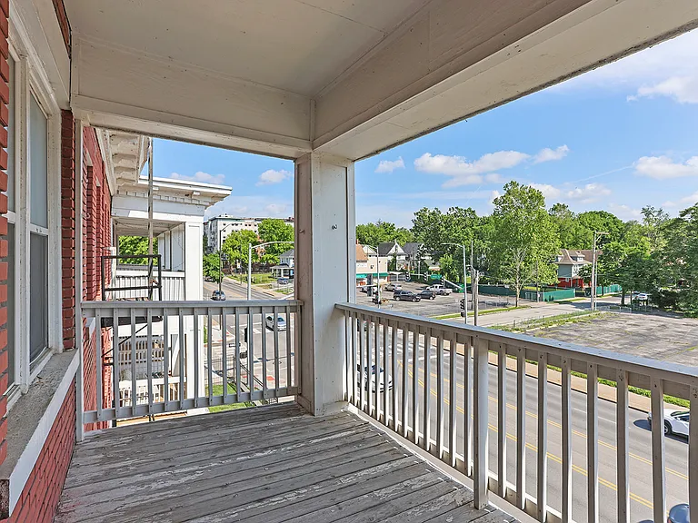Oasis on Linwood — Photo 12