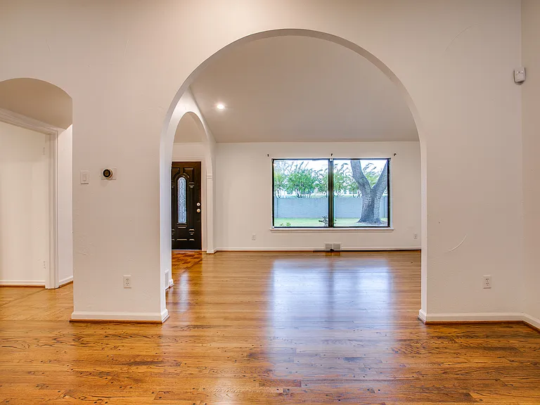 5815 Walnut Hill Ln — Photo 13