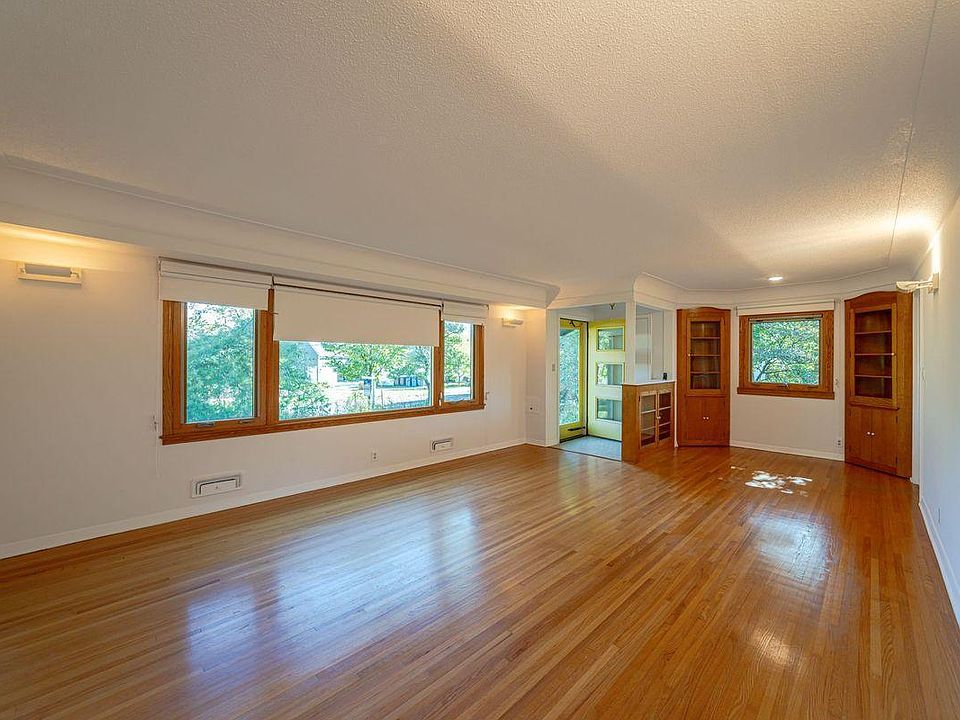 1st image of 40 Newton Ave S