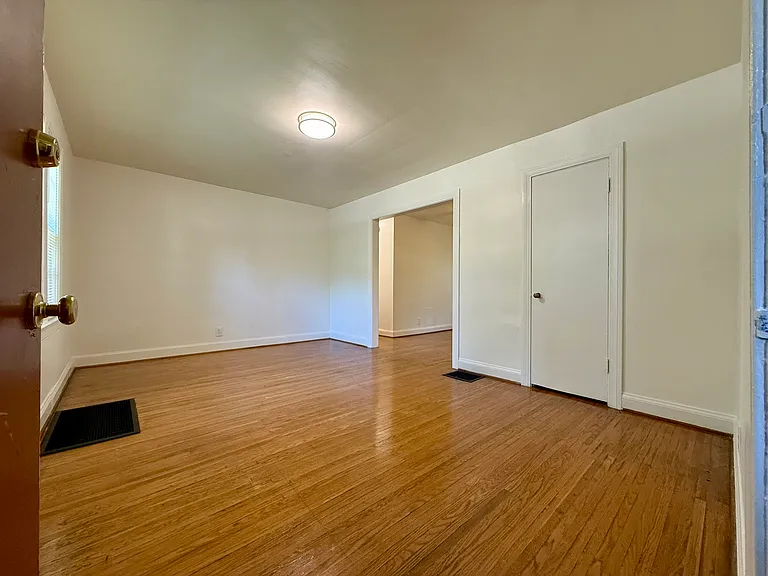 2466 Grinstead Dr — Photo 14