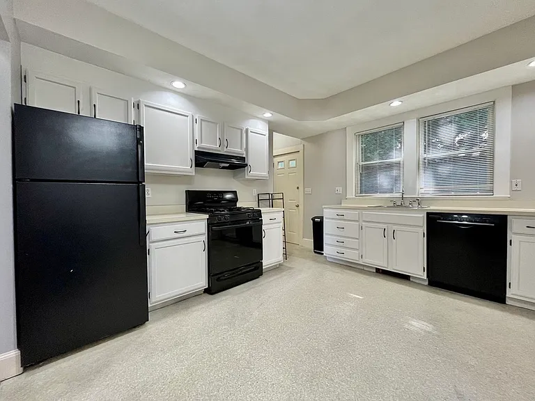 118-120 Paul Revere Rd #120 — Photo 12
