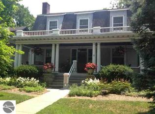 605 6th St, Traverse City, MI 49684