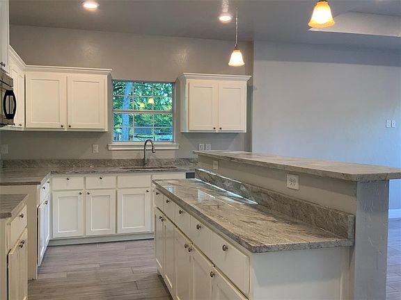 2nd image of 1005 Jones St
