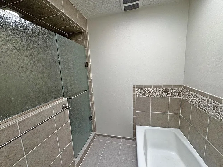 4027 Angelina Dr — Photo 24