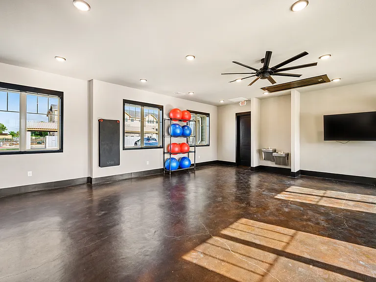 Shannon Creek Apartments — Photo 34