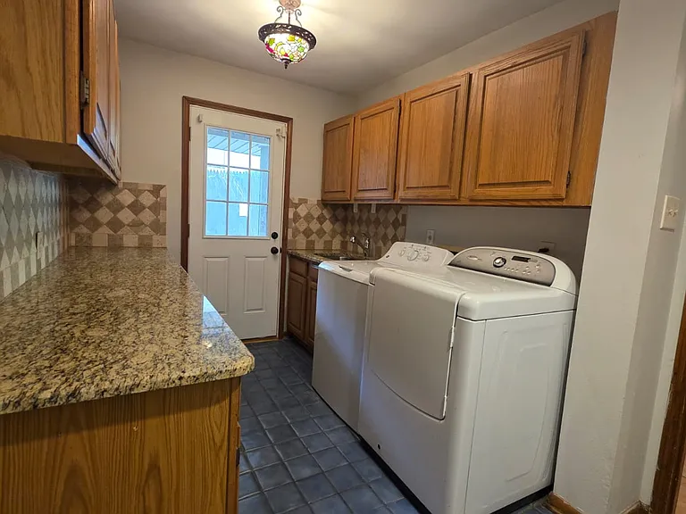 2407 Winding Hollow Ln — Photo 25