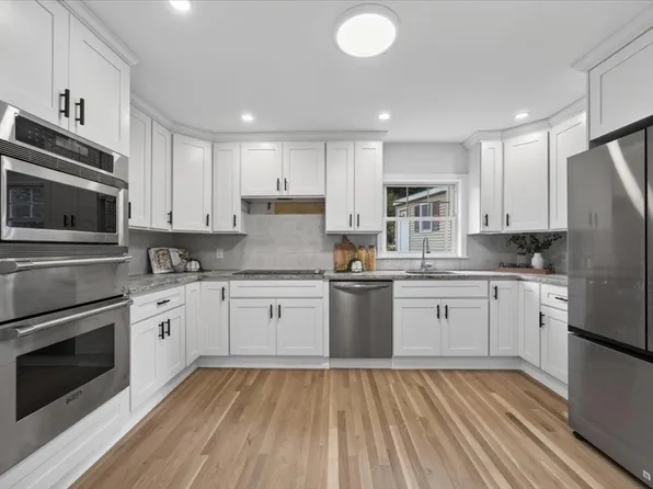 6 Hillside Ave, Woburn, MA 01801