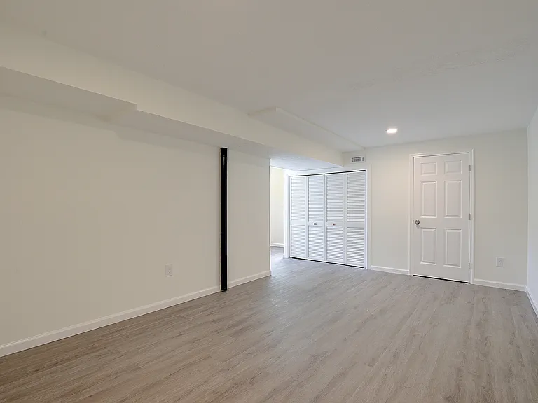 6417 Kaine Dr — Photo 34