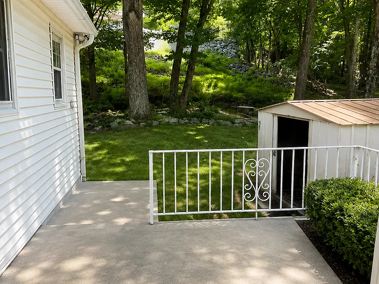 8 Laurel Ln — Photo 5