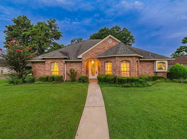 80 Piney St, Wake Village, TX 75501