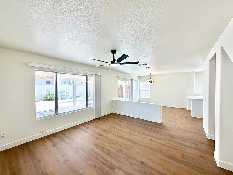 15854 Pampas Ct — Photo 7